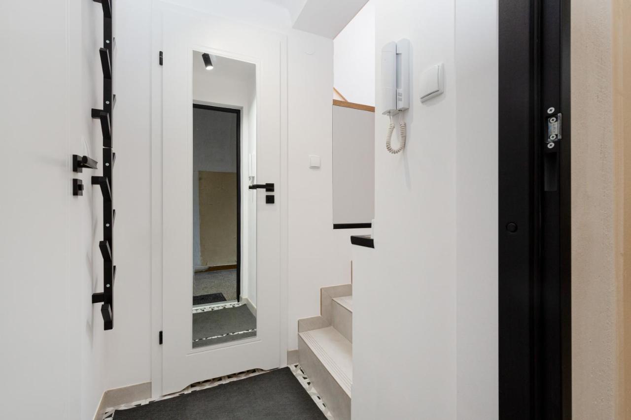 City Center Mezzanine Studio Chmielna By Noclegi Renters 바르샤바 외부 사진